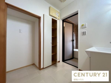 ���ʑ�E���ʏ� �֗��ȃT�j�^���[���[�X�y�[�X����܂��I