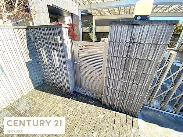 ���� TV���j�^�[�z���ŗ��q�҂̊m�F���I