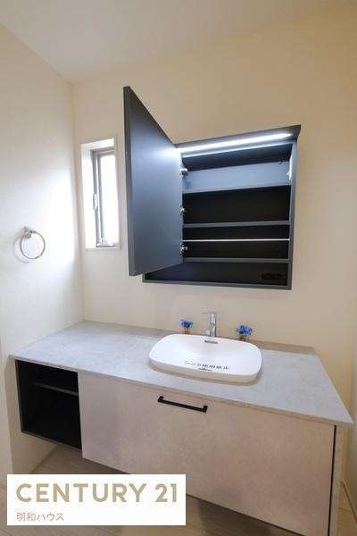 ���ʑ�E���ʏ� 2���̋��̌��͎��[�ɂȂ��Ă��܂�