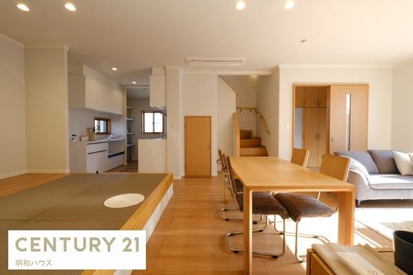 ���r���O 18.9���̖��邢���r���O�_�C�j���O