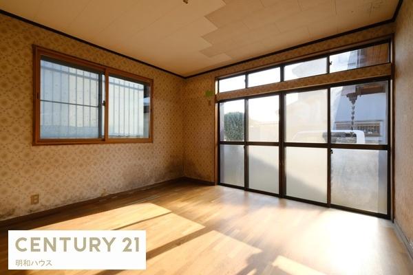 ���r���O ���r���O��8��