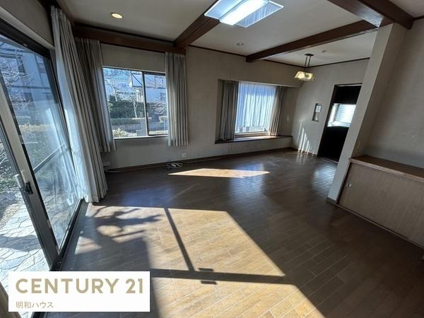 ���r���O �����������񂠂閾�邢���r���O�I