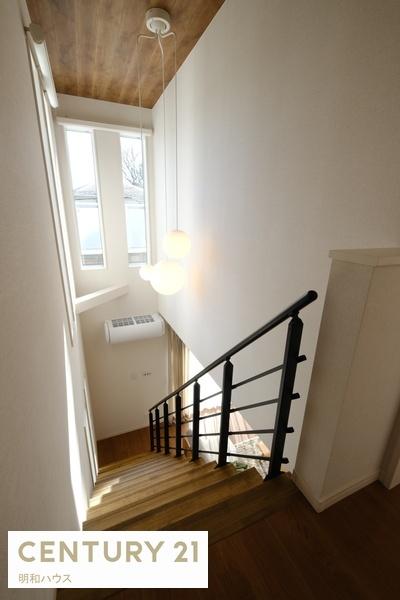 ���̑����� �K�i�̃��[���X�N���[���͎����J�\�I