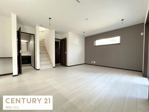 ���r���O -