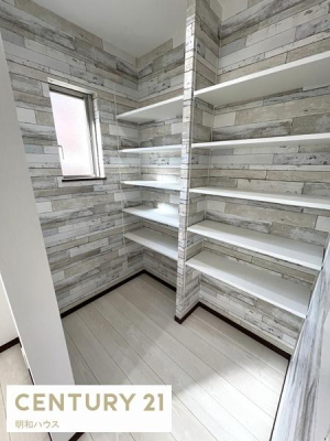 ���r���O -