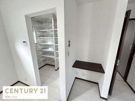 ���r���O -