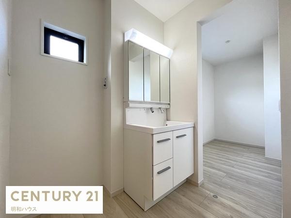 ���ʑ�E���ʏ� 1�����E���ɍL�X���l���X�y�[�X����I