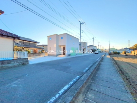 �O�ʓ��H�܂ތ��n�ʐ^ -