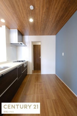 �L�b�`�� �ʂ蔲���ł���2Way�L�b�`���I