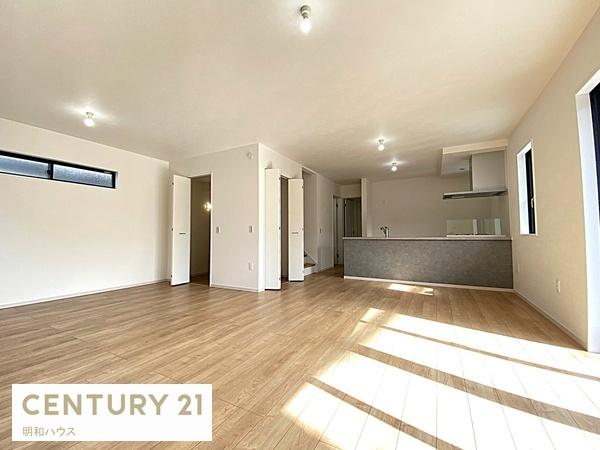 ���r���O ���[�{W-�N���[�[�b�g�̂��郊�r���O�I