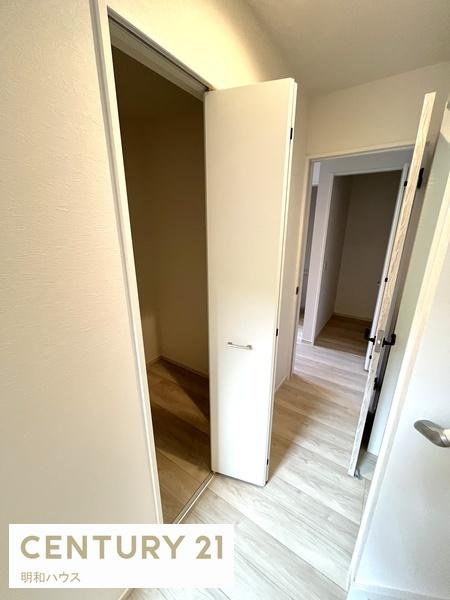 ���[ ���r���O�������W-�N���[�[�b�g�I