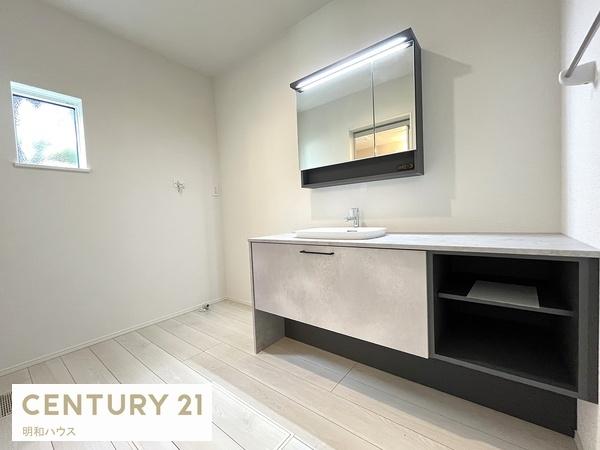 ���ʑ�E���ʏ� 1�����E�X�^�C���V���ȃh���b�T�[�I