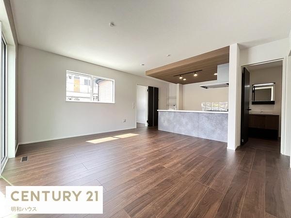 ���r���O �R����