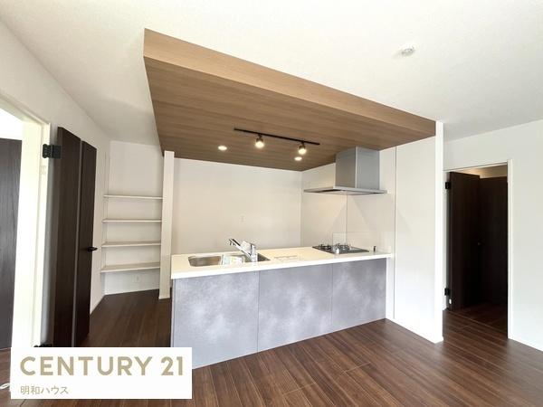 ���r���O 3����