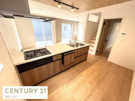 ���r���O 2����