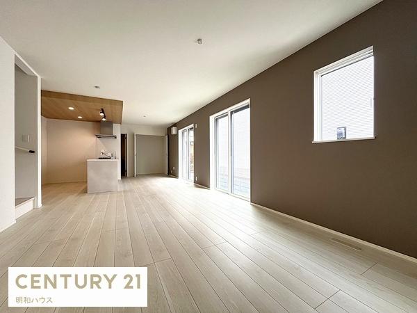 ���r���O 1����