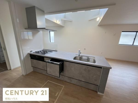 �L�b�`�� 2�����E����̗l�q�����n����Ζʎ��I