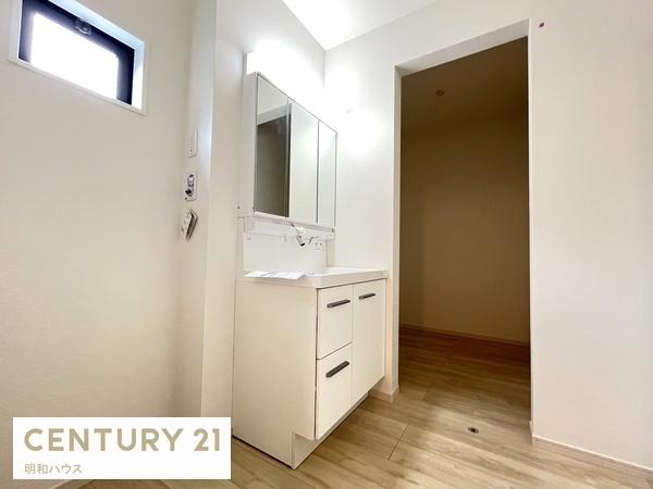 ���ʑ�E���ʏ� 1�����E���ɍL�X���l���X�y�[�X����I