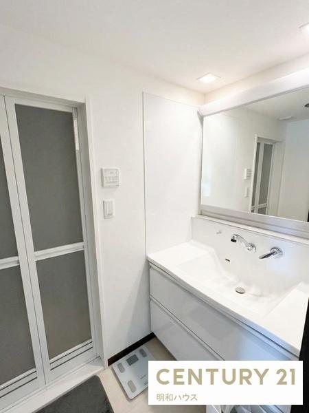 ���ʑ�E���ʏ� �傫�Ȑ��ʉ��ϑ�I