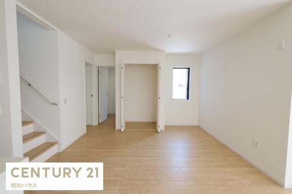 ���r���O �Ƒ���g�߂Ɋ����郊�r���O�C���K�i���̗p