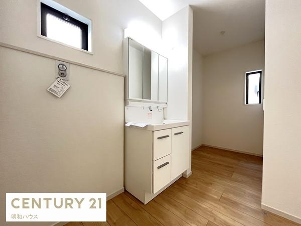 ���ʑ�E���ʏ� 1�����E���ɍL�X���l���X�y�[�X����I