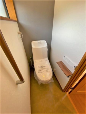 トイレ　2階シャワートイレ交換！（手すりあり）