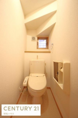 トイレ　1階ウォシュレットトイレ・収納付き！