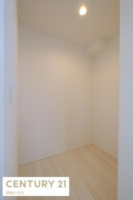 ���[ �X�g�b�N�i�̕ۊǂɁI�L�b�`���p���g���[