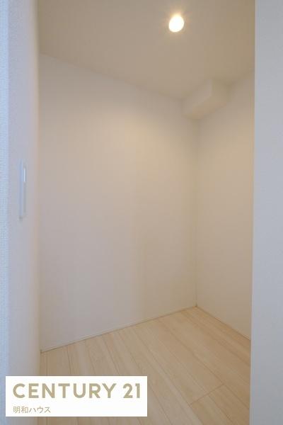 ���[ �X�g�b�N�i�̕ۊǂɁI�L�b�`���p���g���[