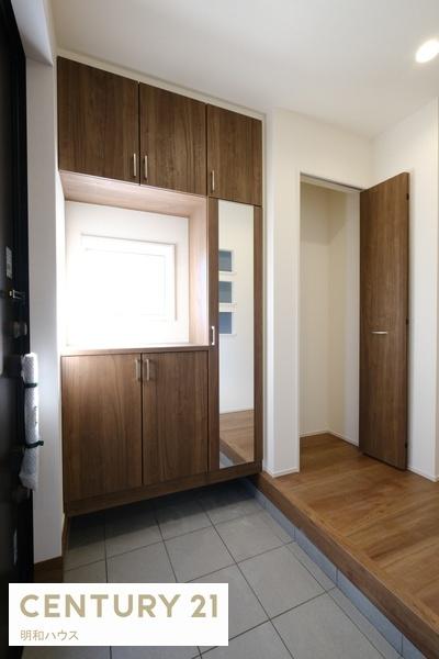 ���� ���փz�[���ɂ̓N���[�[�b�g������܂��I